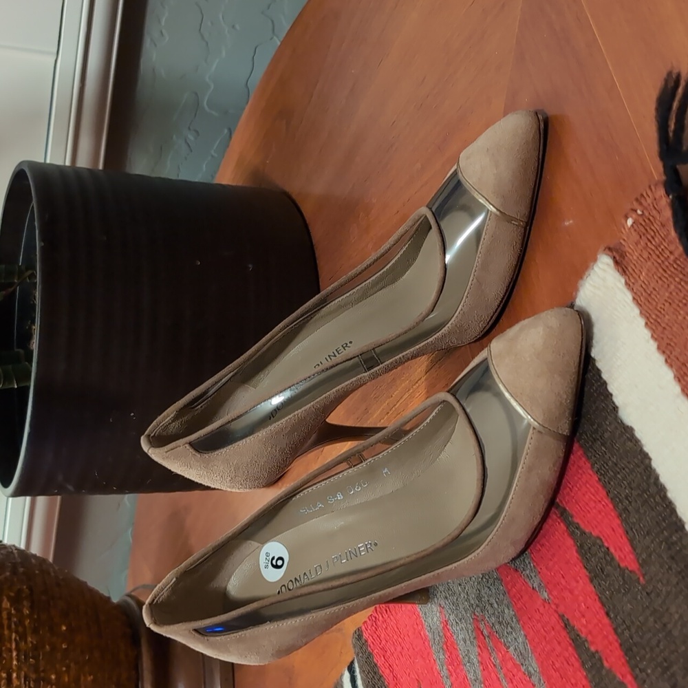 DONALD J PLINER Suede Heels
